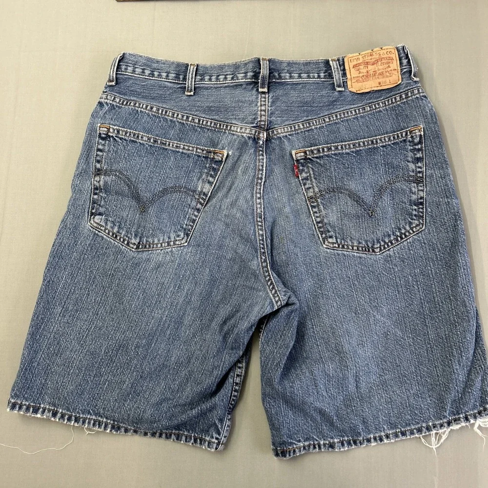 VTG Levi's 550 Jean Shorts Baggy Y2K Distressed Whisker Fade Men's Size 38